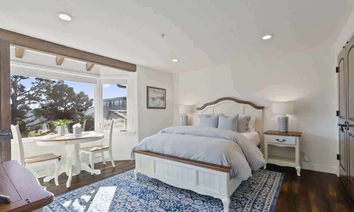 Photo of Others in Golden Rectangle