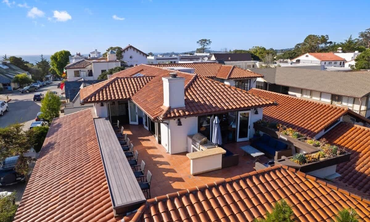 Photo of Others in Golden Rectangle