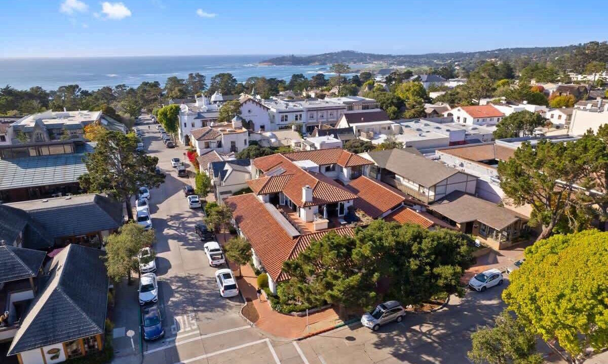 Photo of Others in Golden Rectangle