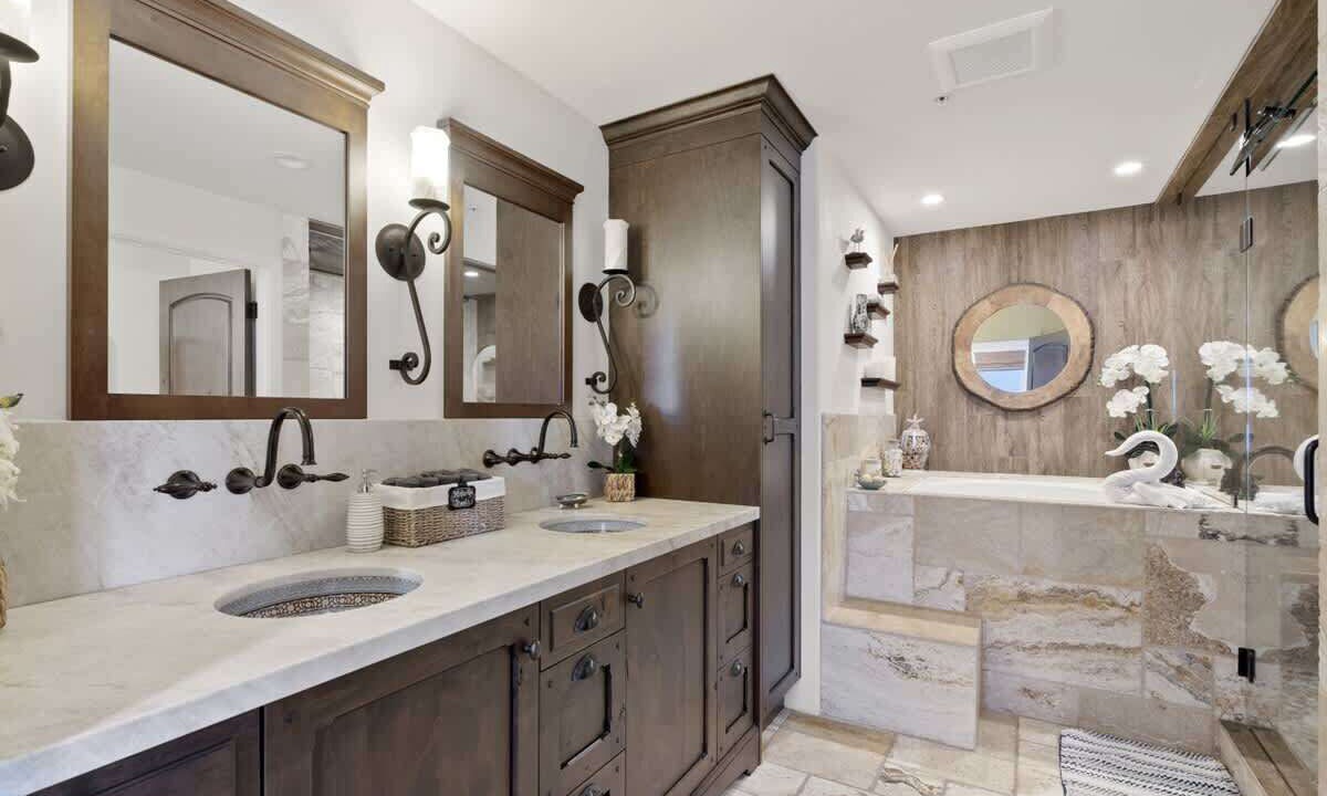 Photo of Others in Golden Rectangle