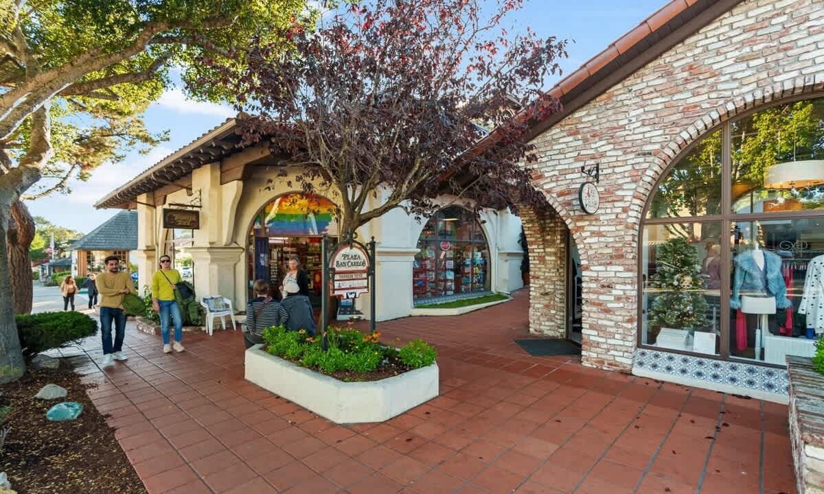 Photo of Others in Golden Rectangle