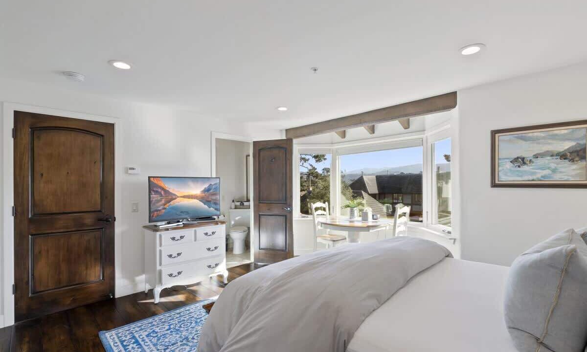 Photo of Others in Golden Rectangle