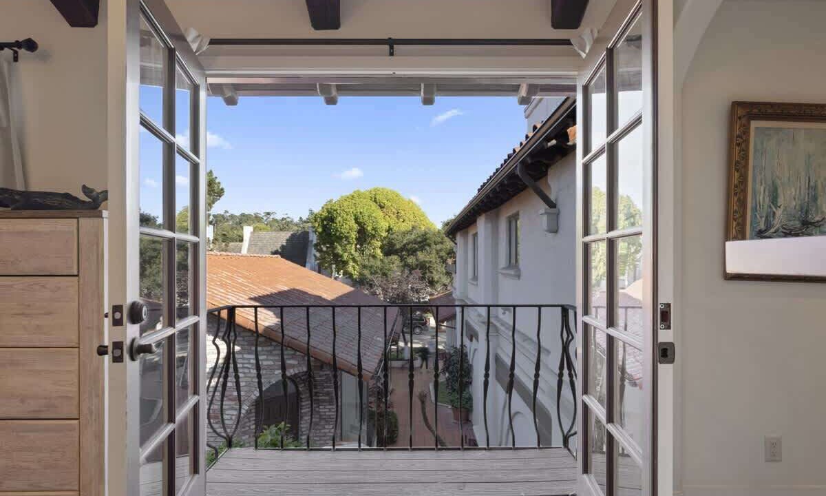 Photo of Others in Golden Rectangle