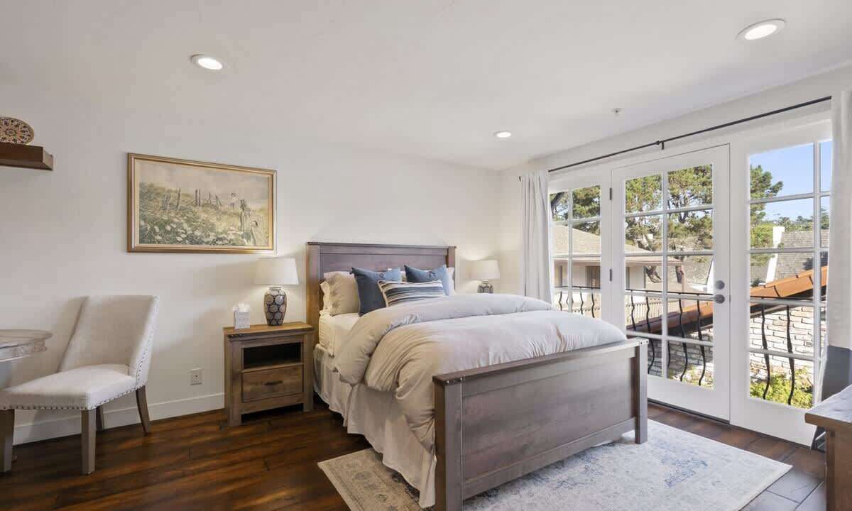 Photo of Others in Golden Rectangle