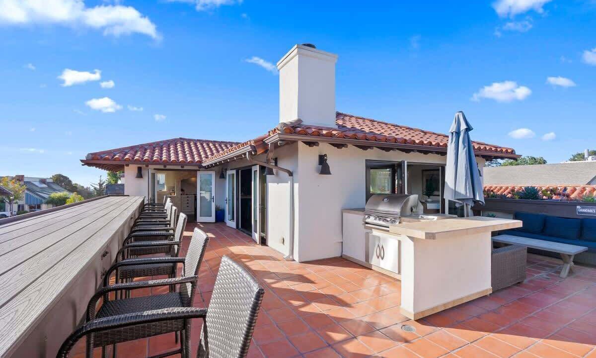 Photo of Others in Golden Rectangle