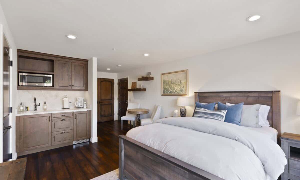 Photo of Others in Golden Rectangle