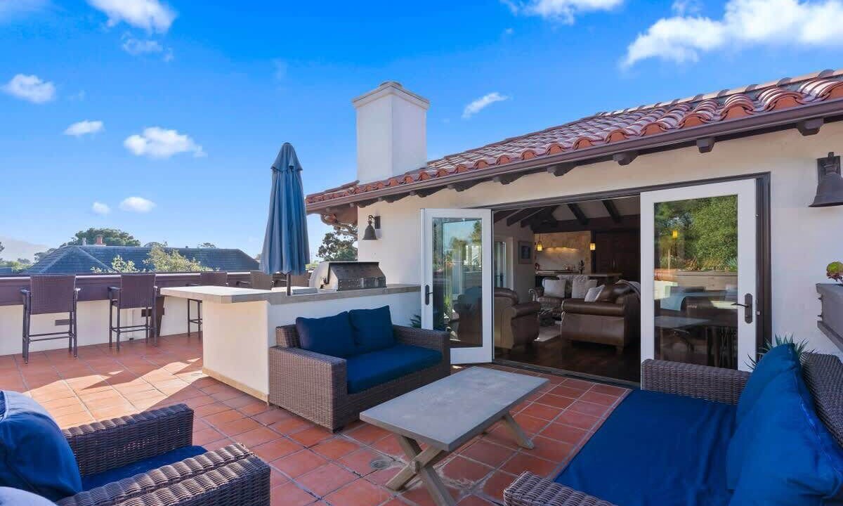 Photo of Others in Golden Rectangle