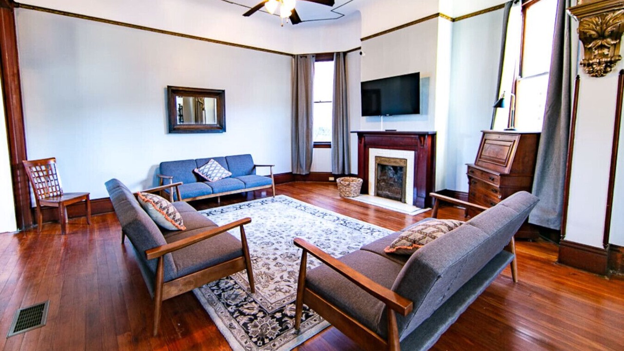 Photo of Livingroom in Seventh Ward