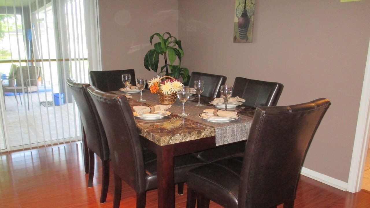 Photo of Livingroom in Crescent Lakes