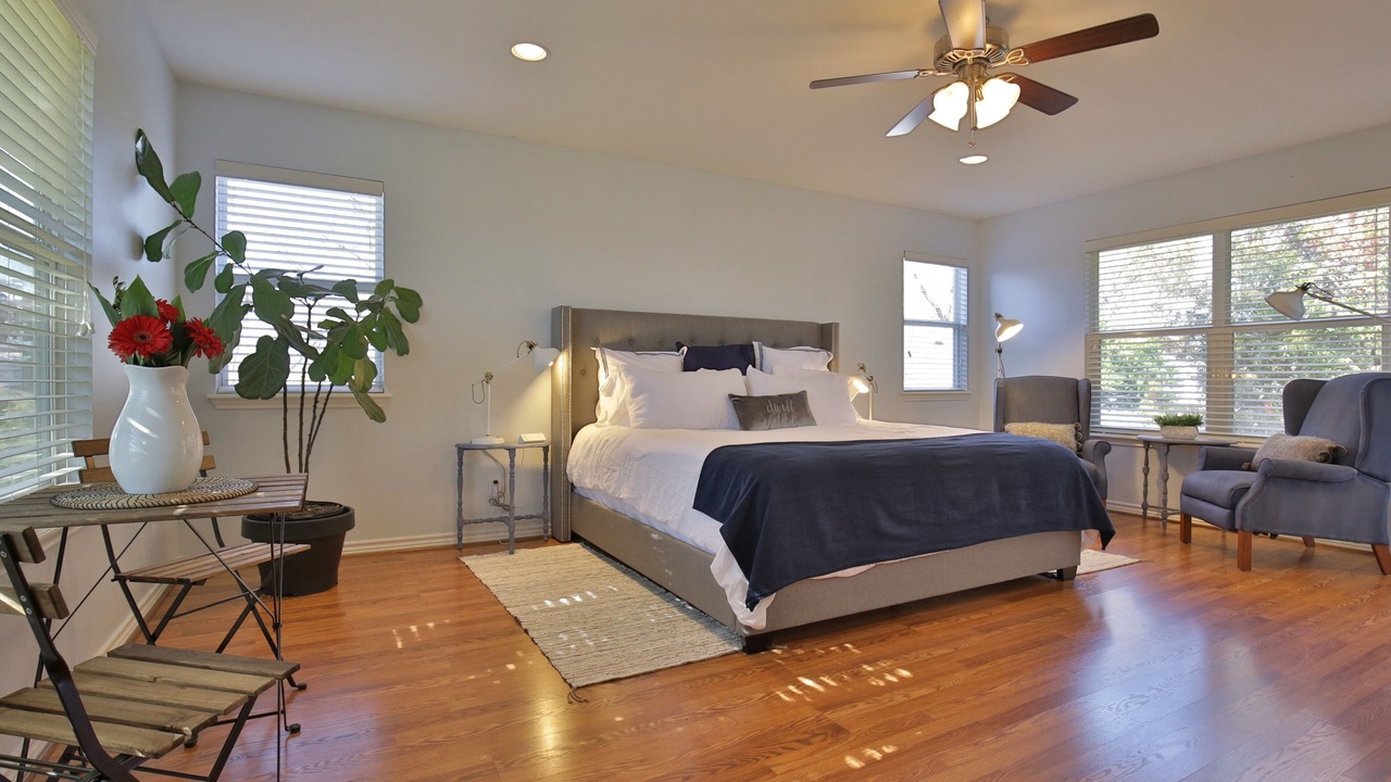Photo of Bedroom in Sayles Blvd. Area