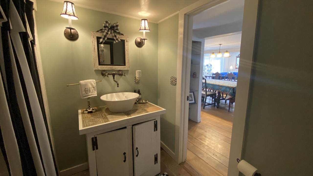 Photo of Bathroom in Warren