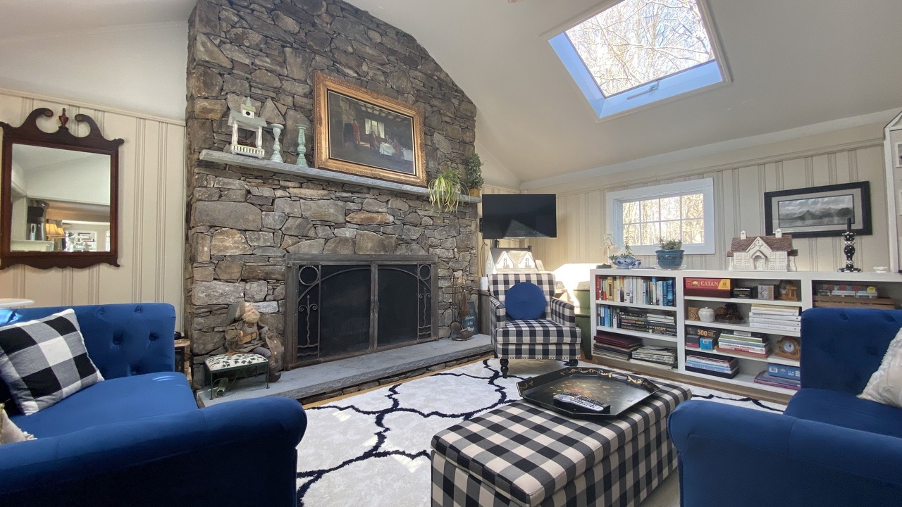 Photo of Livingroom in Warren