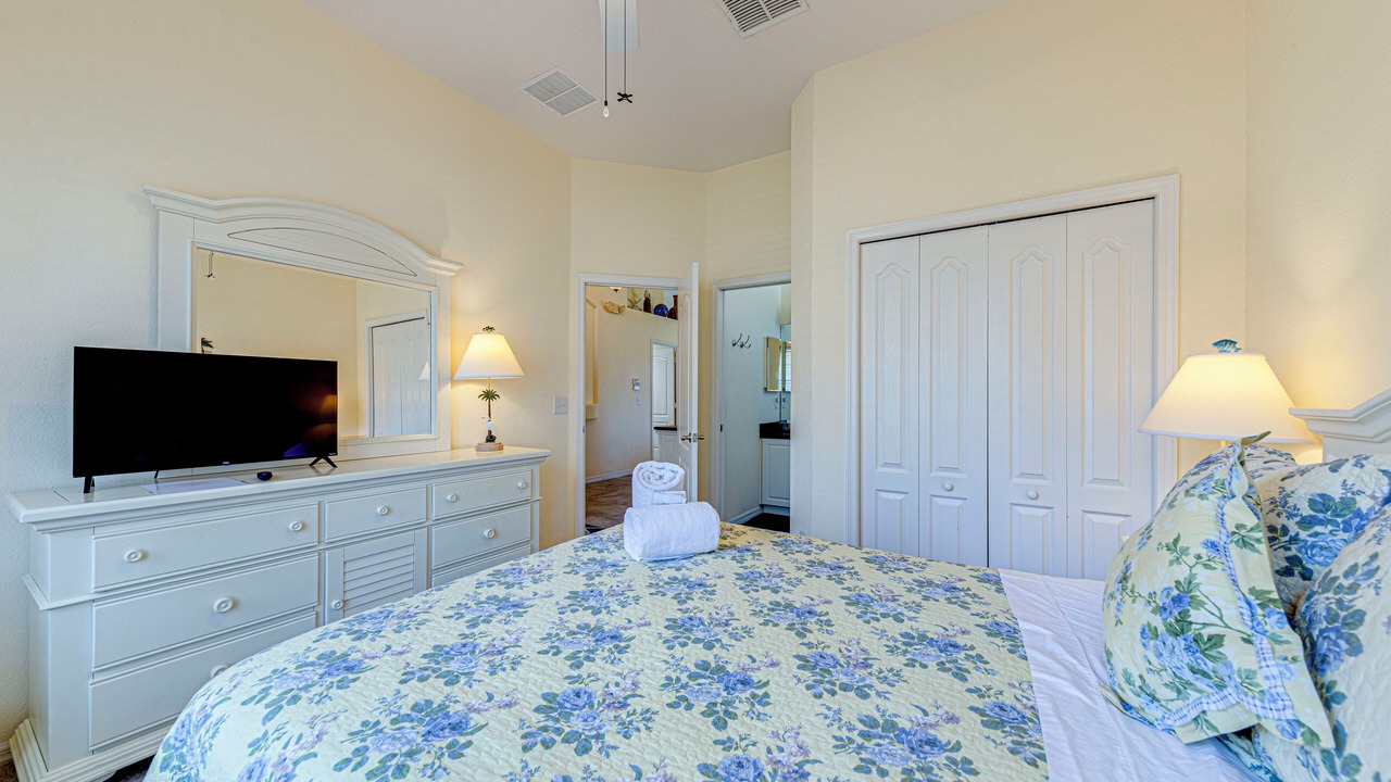 Photo of Bedroom in Tuscan Hills