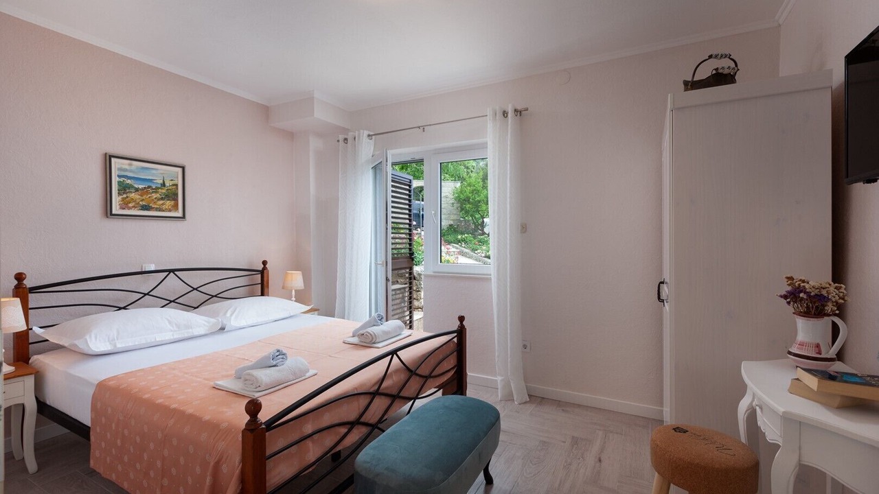 Photo of Bedroom in Bast