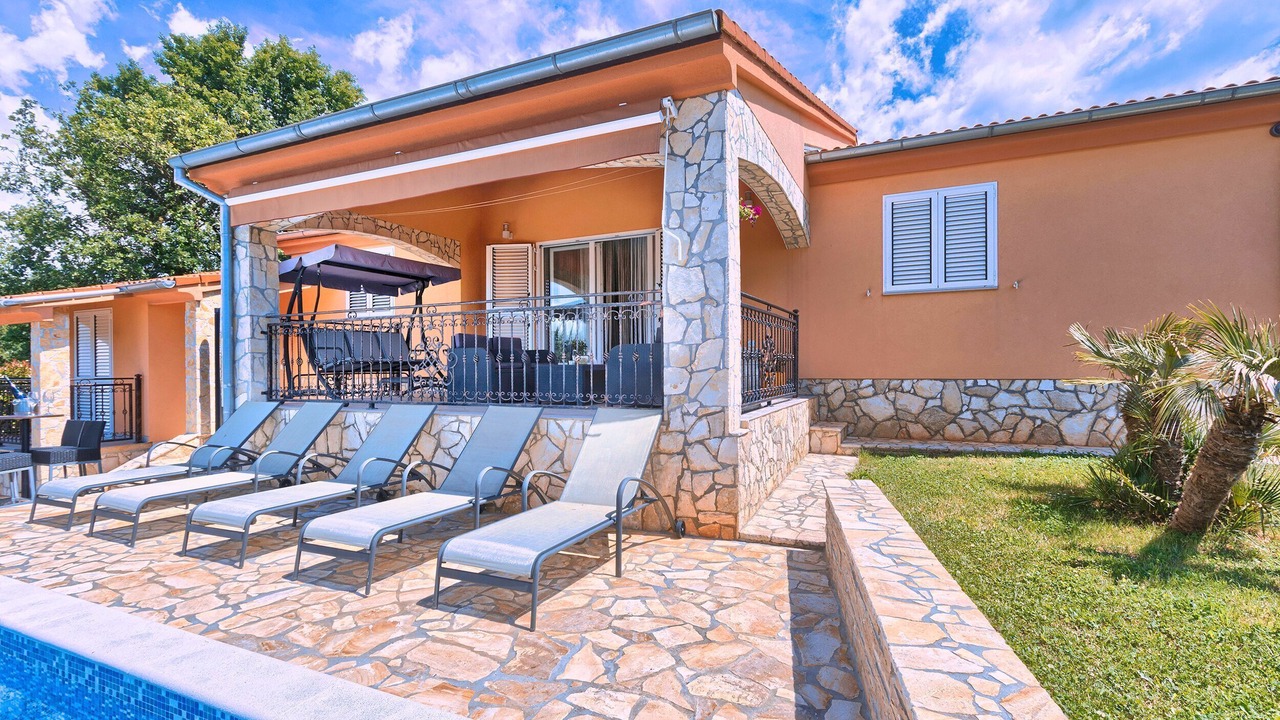 Photo of Patio Balcony in Loborika