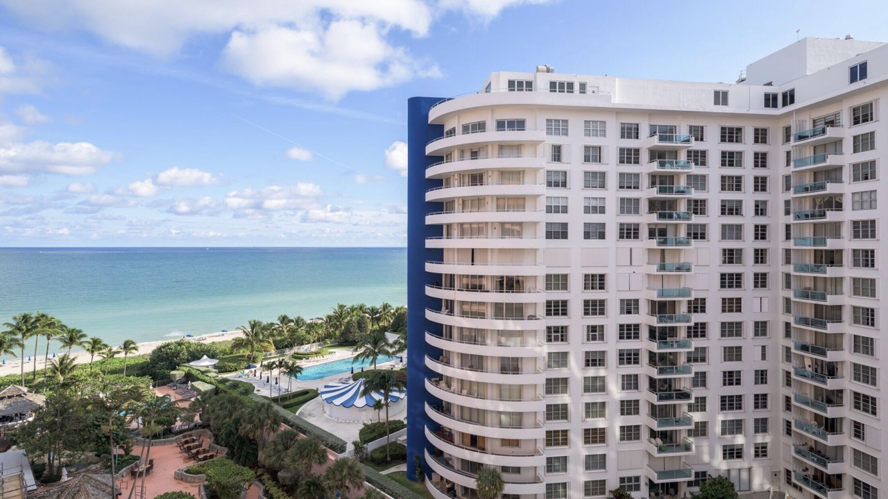 Photo of Patio Balcony in Mid Beach