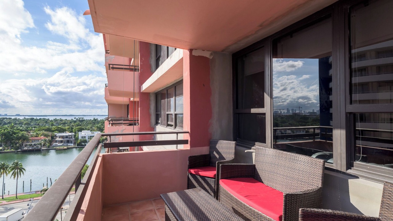 Photo of Patio Balcony in Mid Beach