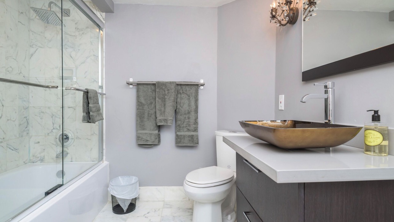 Photo of Bathroom in Mid Beach