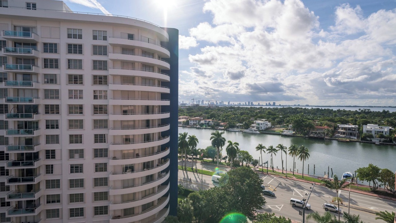 Photo of Patio Balcony in Mid Beach