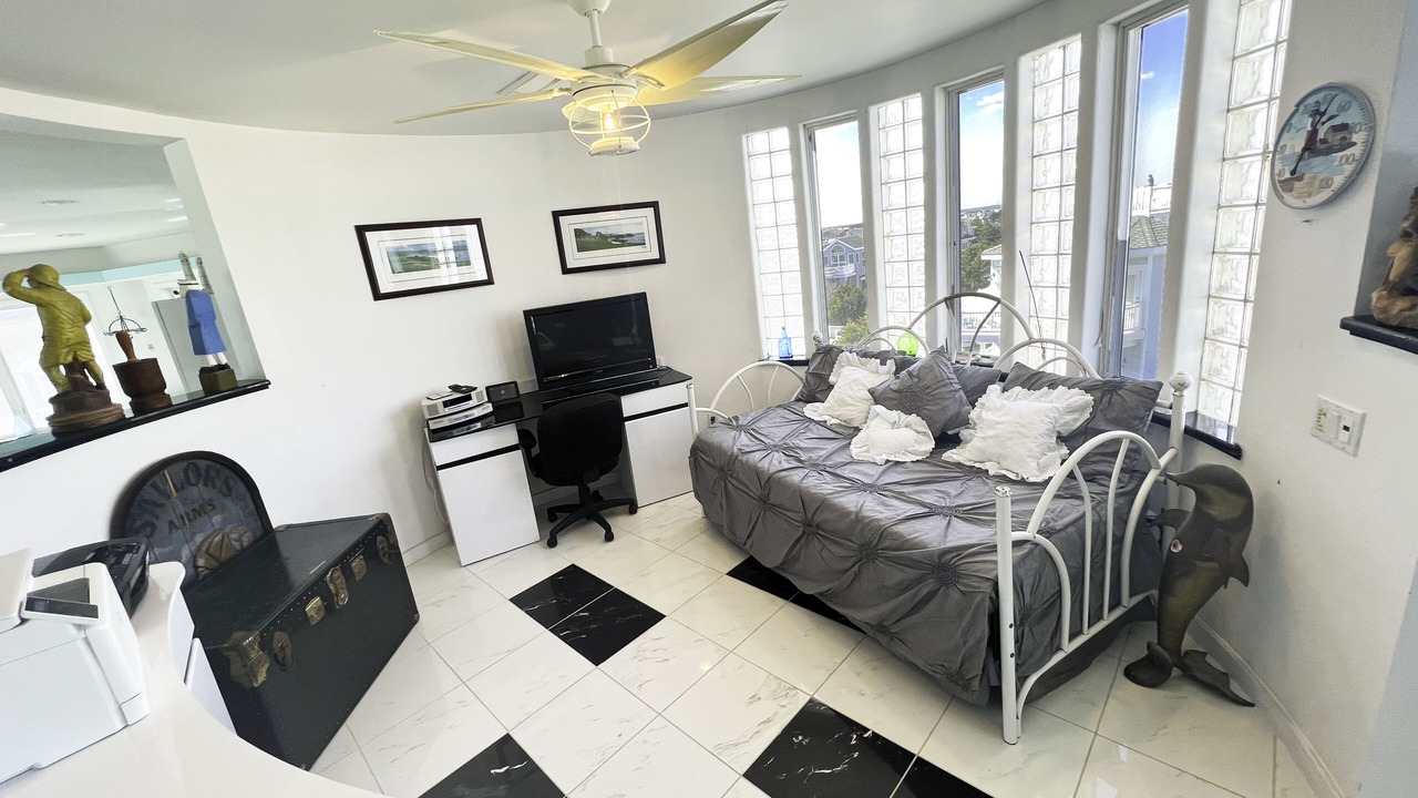 Photo of Others in Loveladies