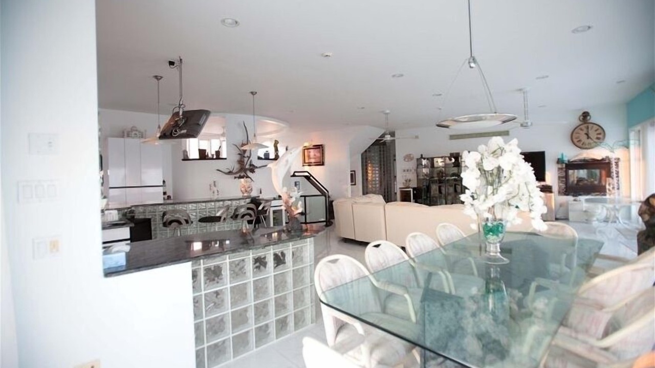 Photo of Others in Loveladies