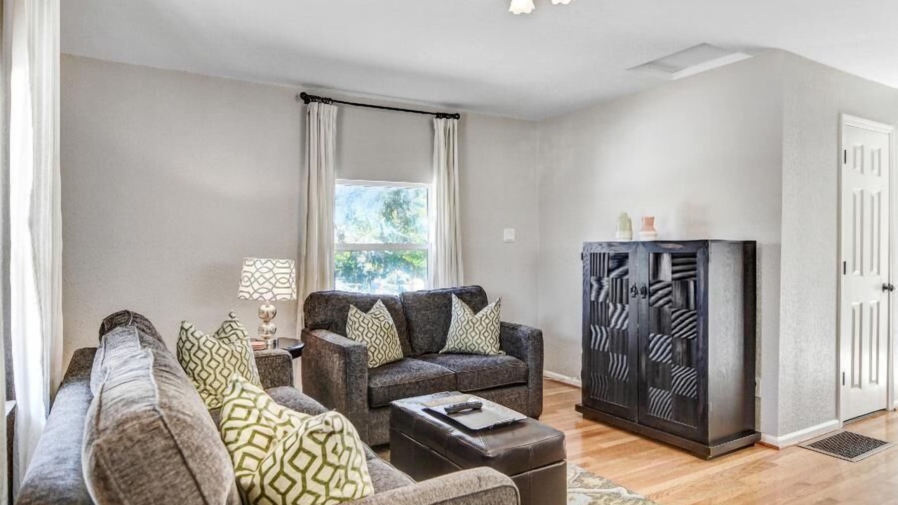 Photo of Livingroom in Napa