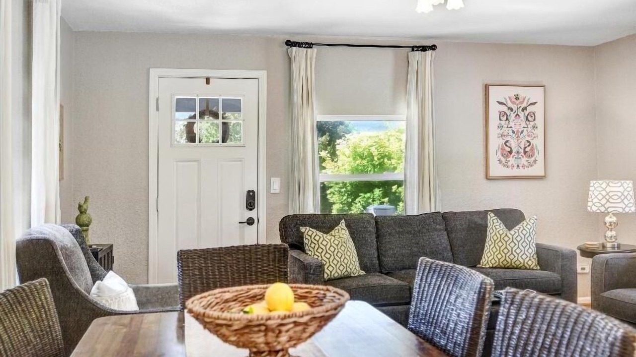 Photo of Livingroom in Napa