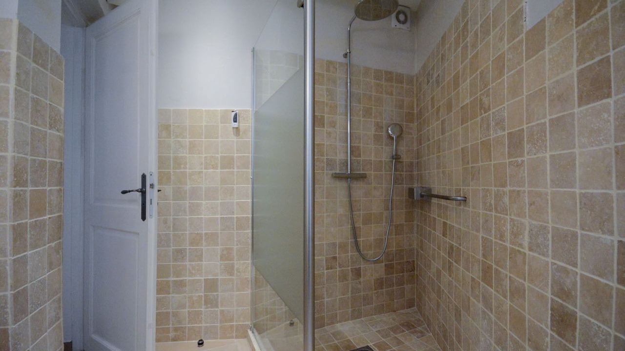 Photo of Bathroom in Avignon City Centre