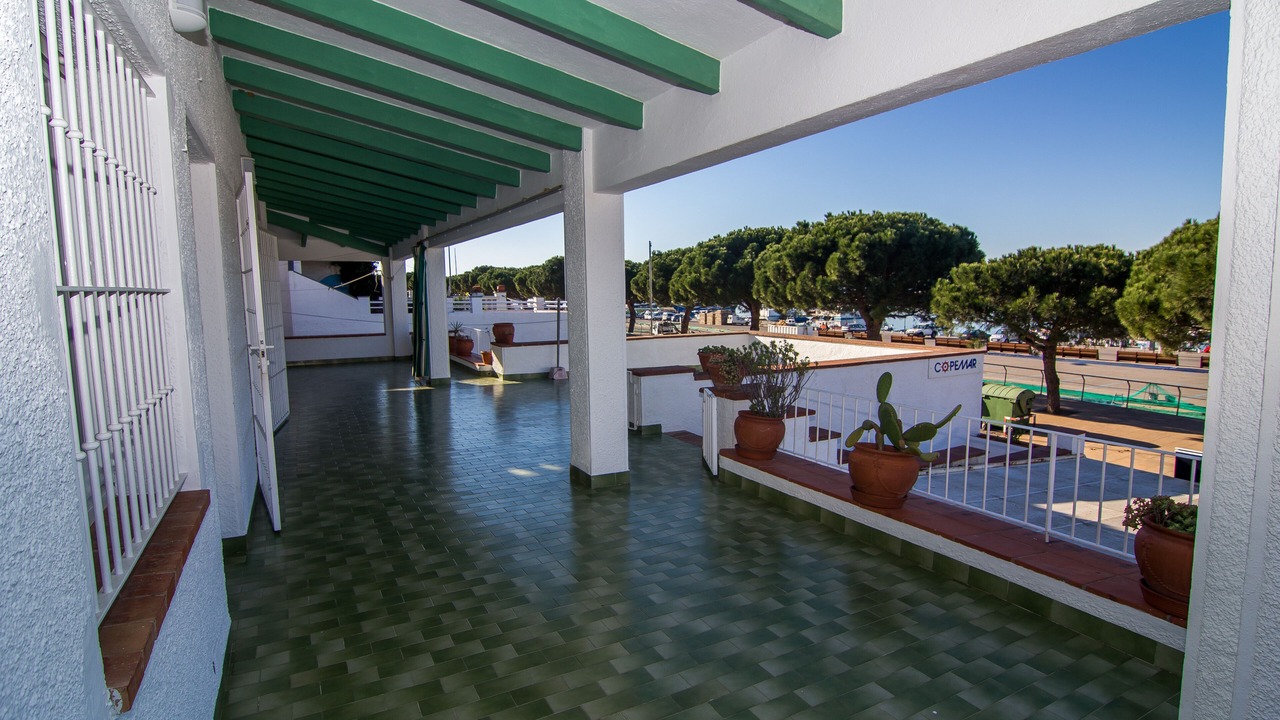 Photo of Patio Balcony in Roses Town Center