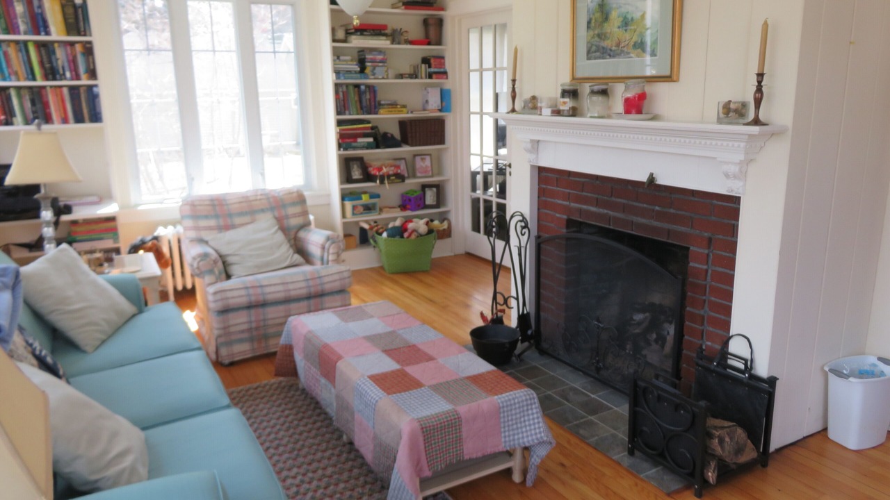 Photo of Livingroom in State College