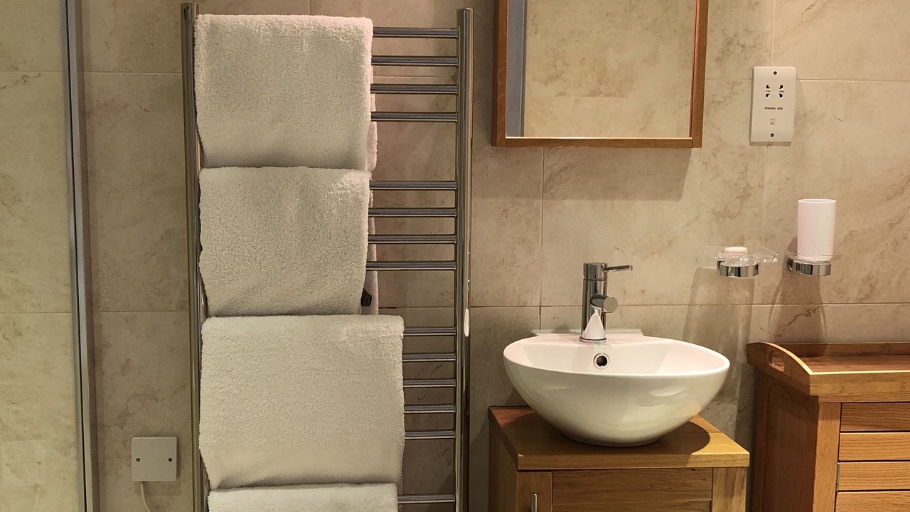 Photo of Bathroom in Helford Passage