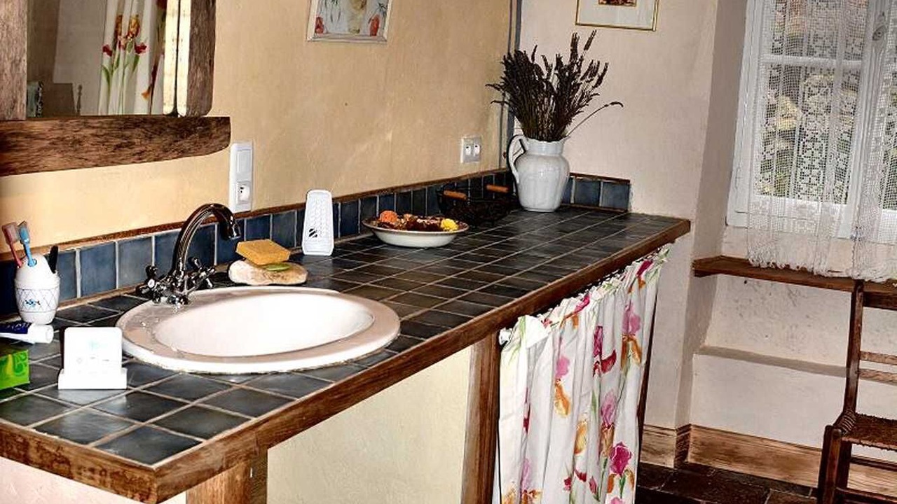 Photo of Bathroom in L'Isle-Bouzon