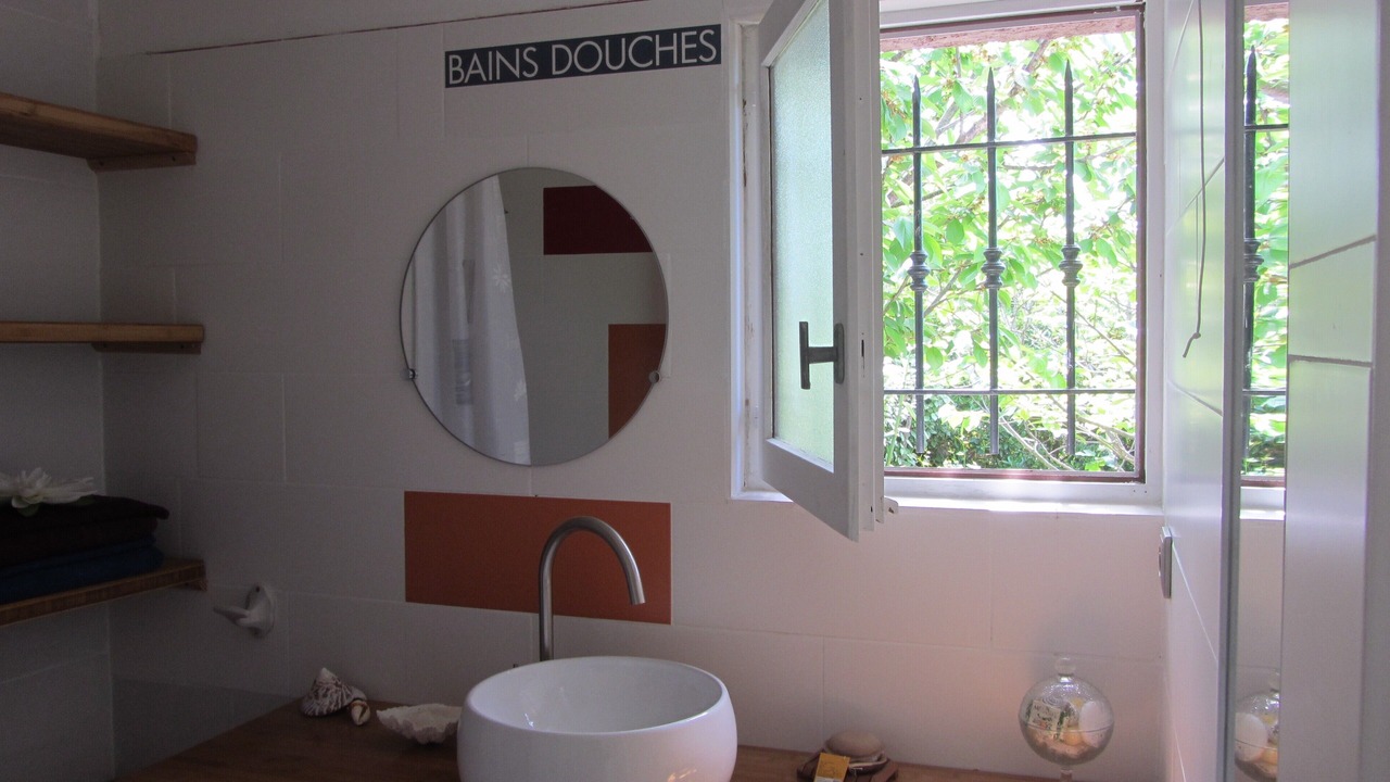 Photo of Bathroom in Gigean