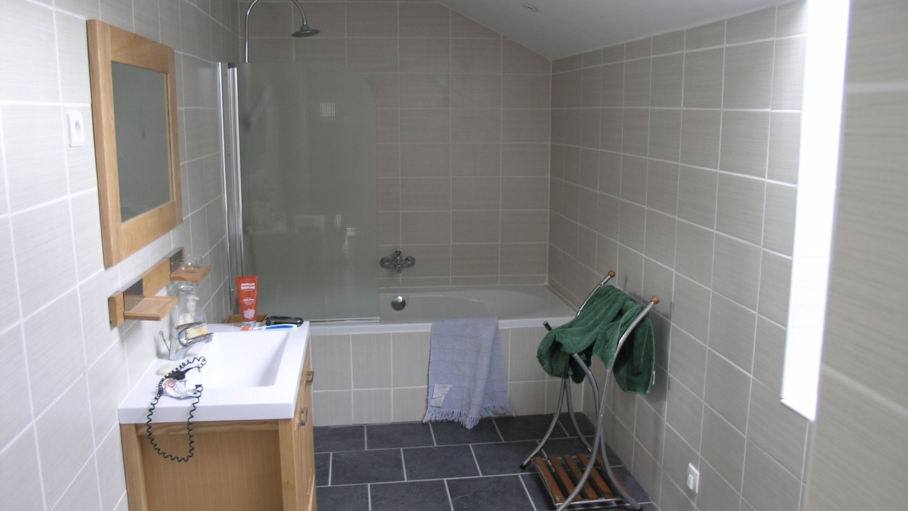 Photo of Bathroom in Saint-Georges-de-Reintembault