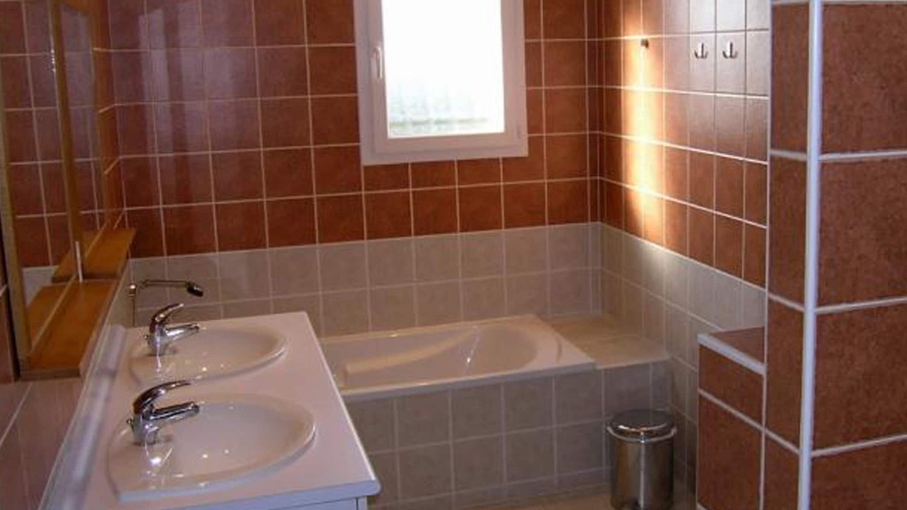 Photo of Bathroom in Caunes-Minervois