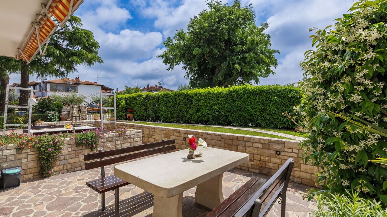 Photo of Outdoor in Monterol