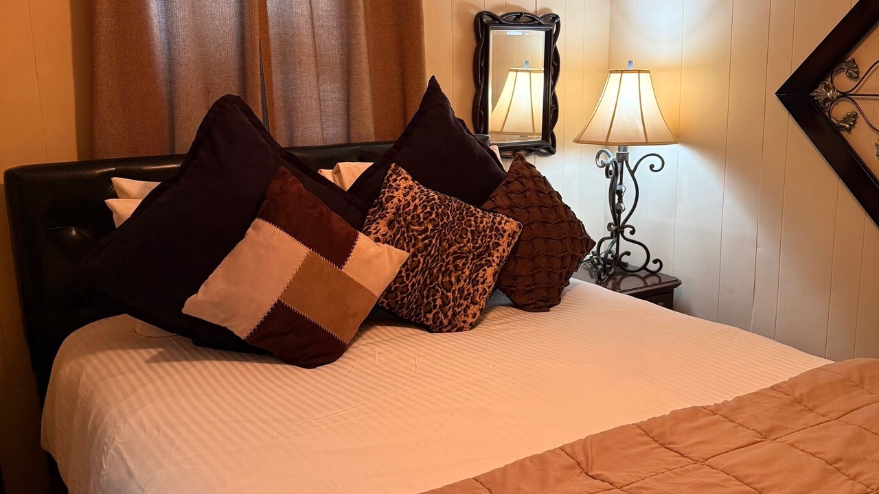 Photo of Bedroom in Neartown