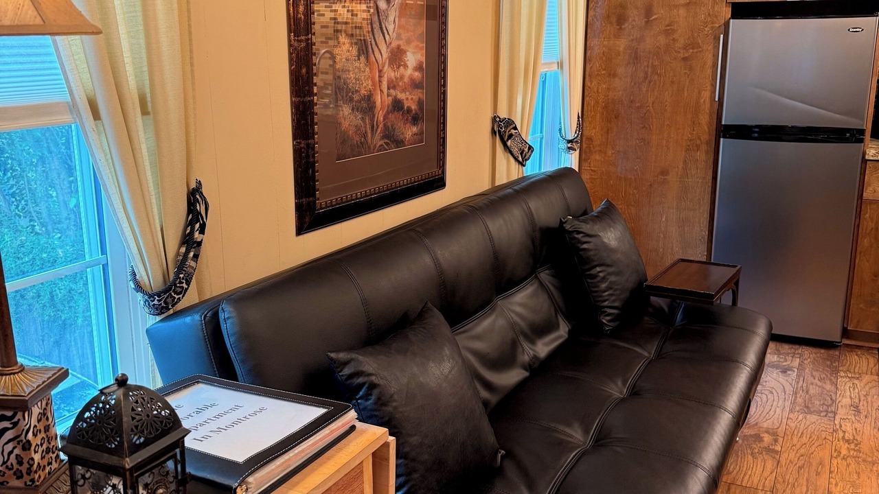 Photo of Livingroom in Neartown