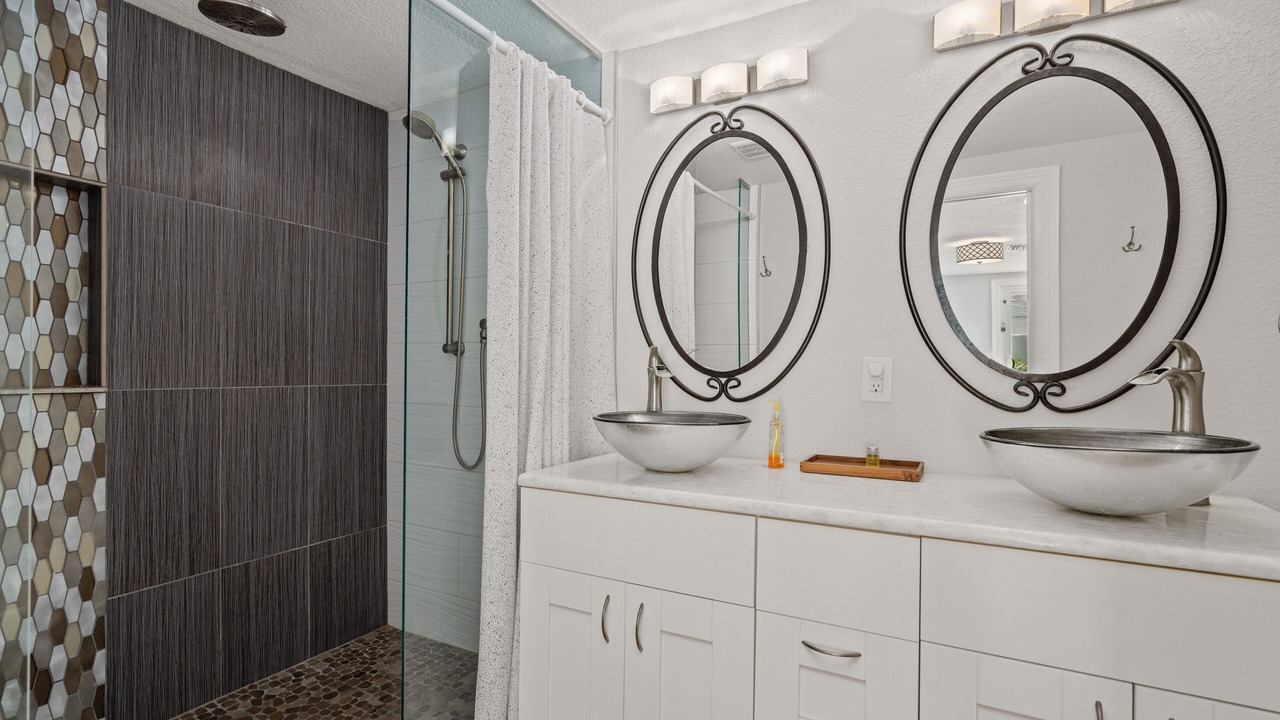 Photo of Bathroom in Bay Esplanade