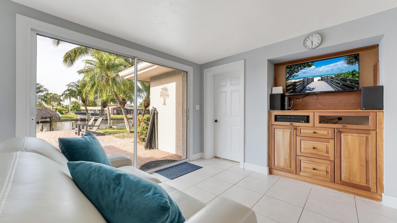 Photo of Livingroom in Yacht Club