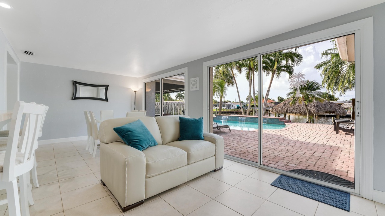 Photo of Livingroom in Yacht Club