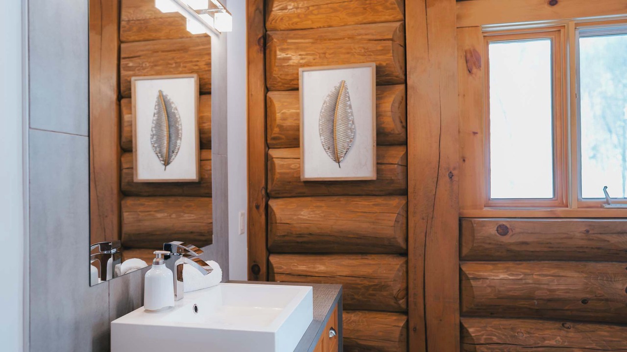 Photo of Bathroom in Les Pays-d'en-Haut Regional County Municipality
