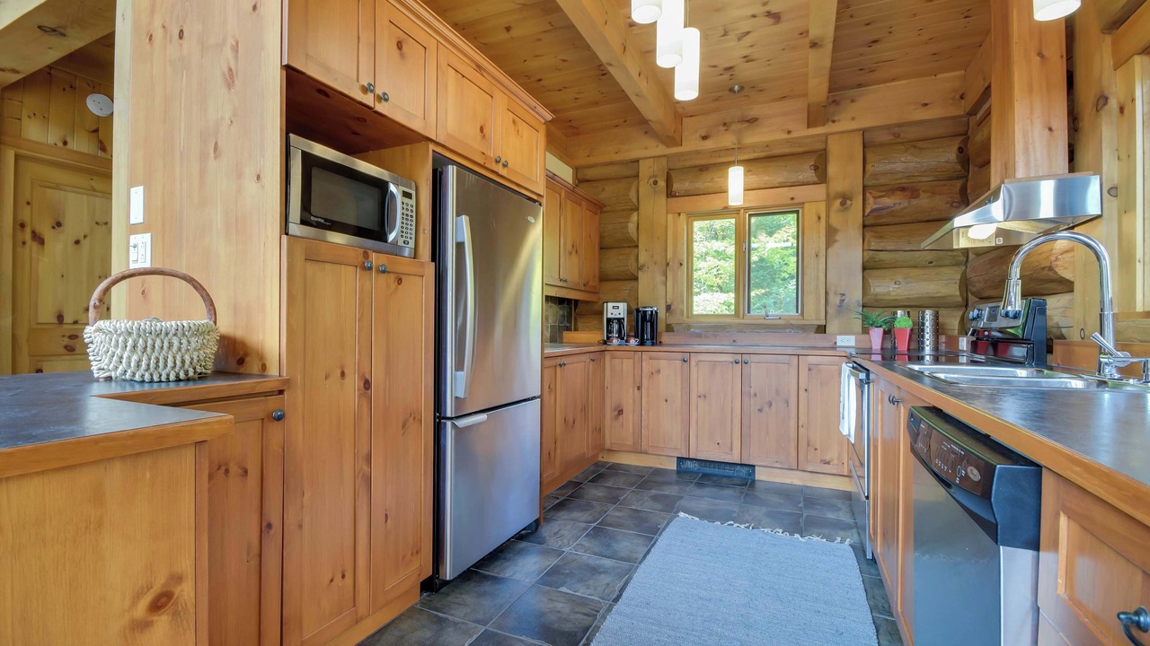 Photo of Kitchen in Les Pays-d'en-Haut Regional County Municipality