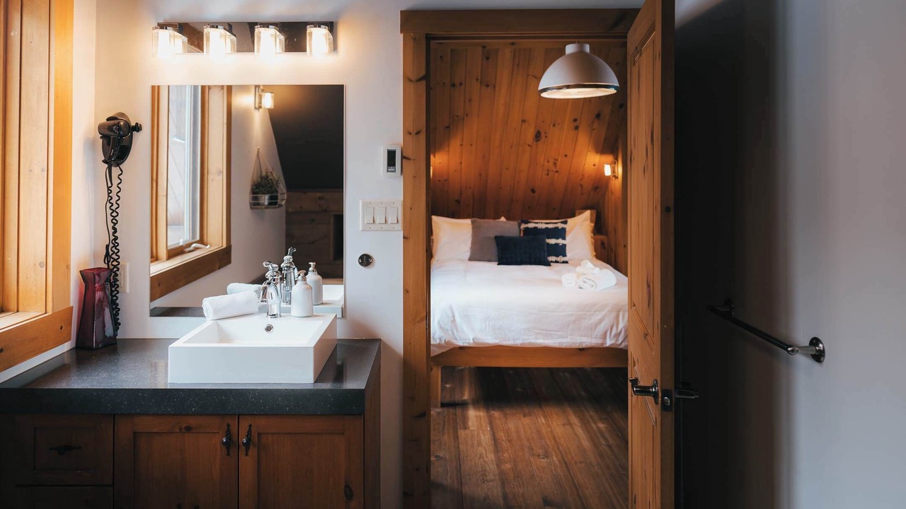 Photo of Bathroom in Les Pays-d'en-Haut Regional County Municipality