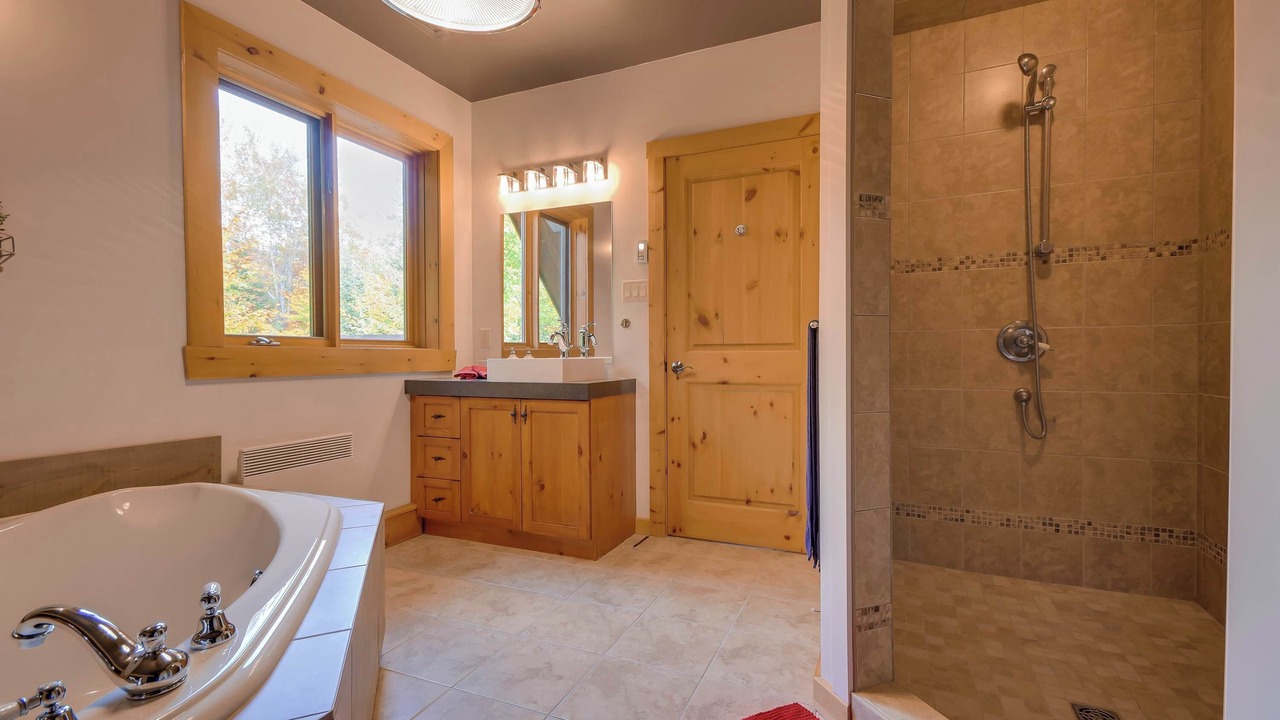 Photo of Bathroom in Les Pays-d'en-Haut Regional County Municipality