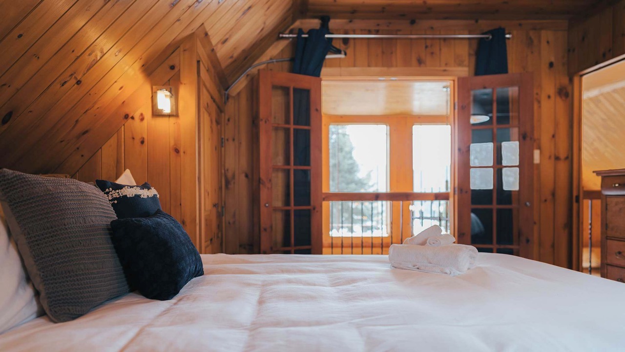 Photo of Bedroom in Les Pays-d'en-Haut Regional County Municipality