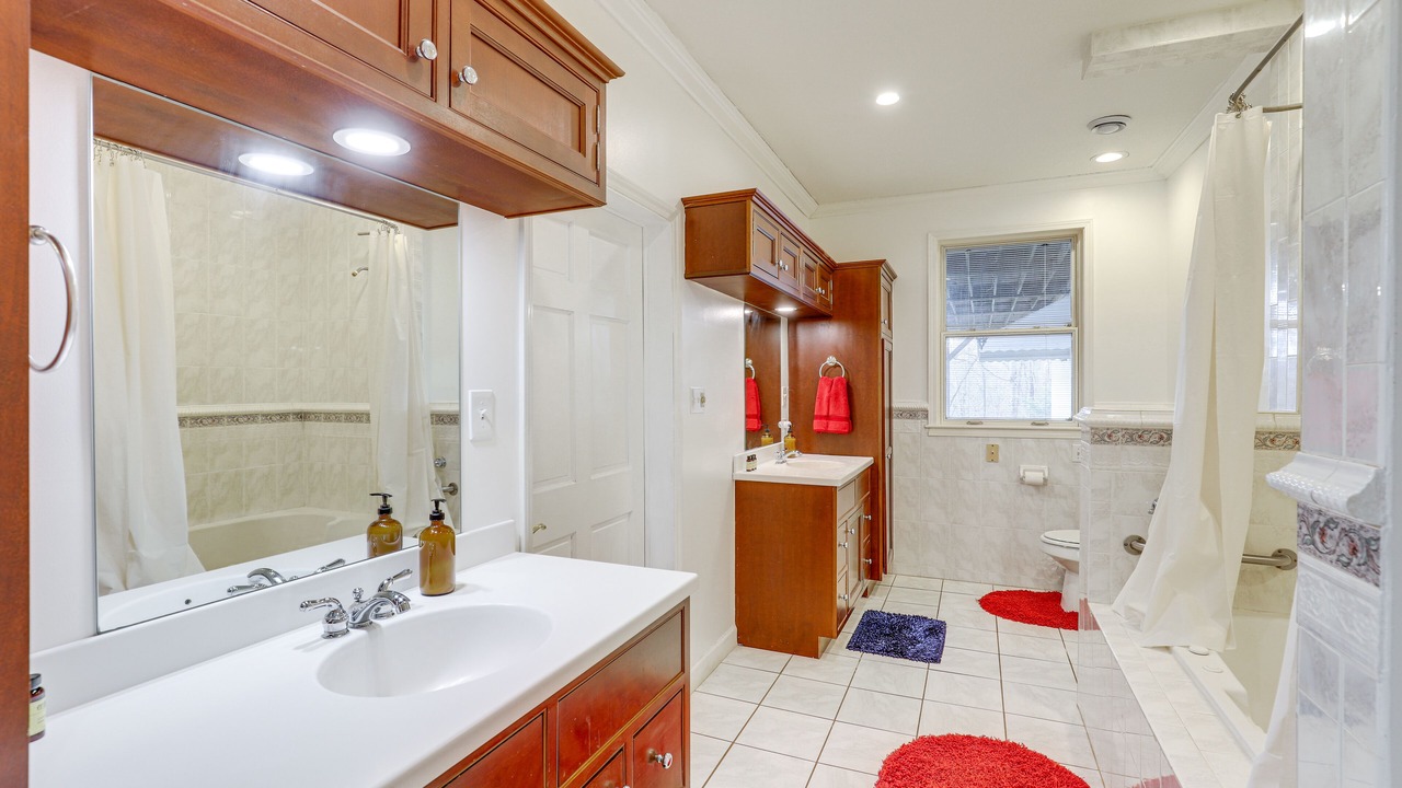 Photo of Bathroom in Marshall