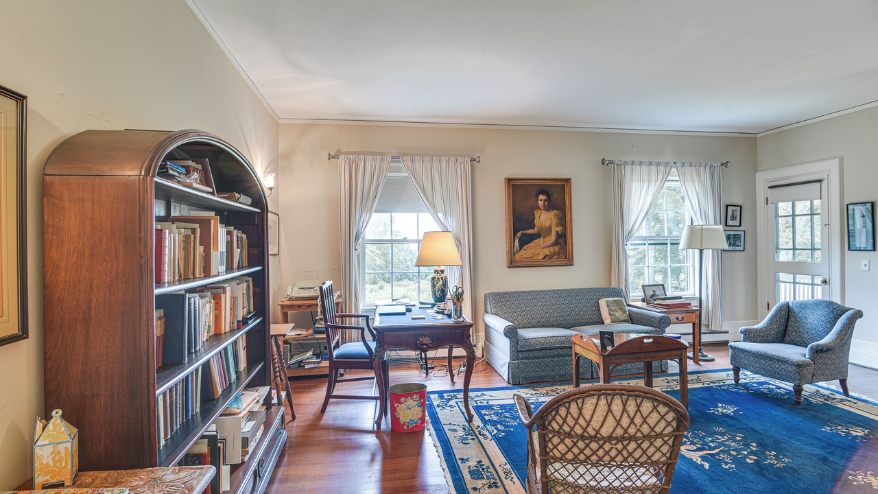 Photo of Livingroom in Saunderstown