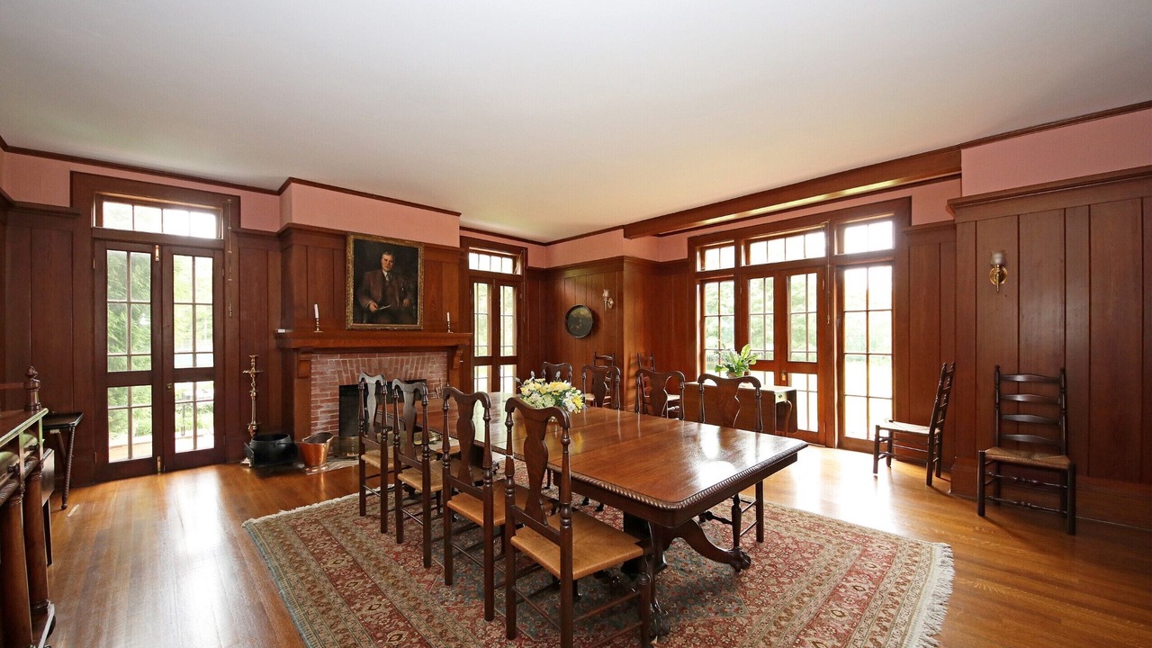 Photo of Livingroom in Saunderstown