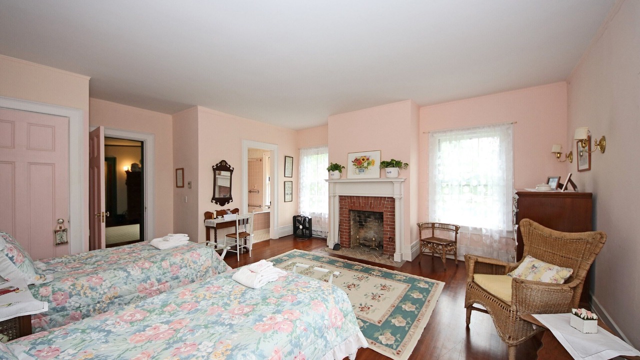 Photo of Bedroom in Saunderstown